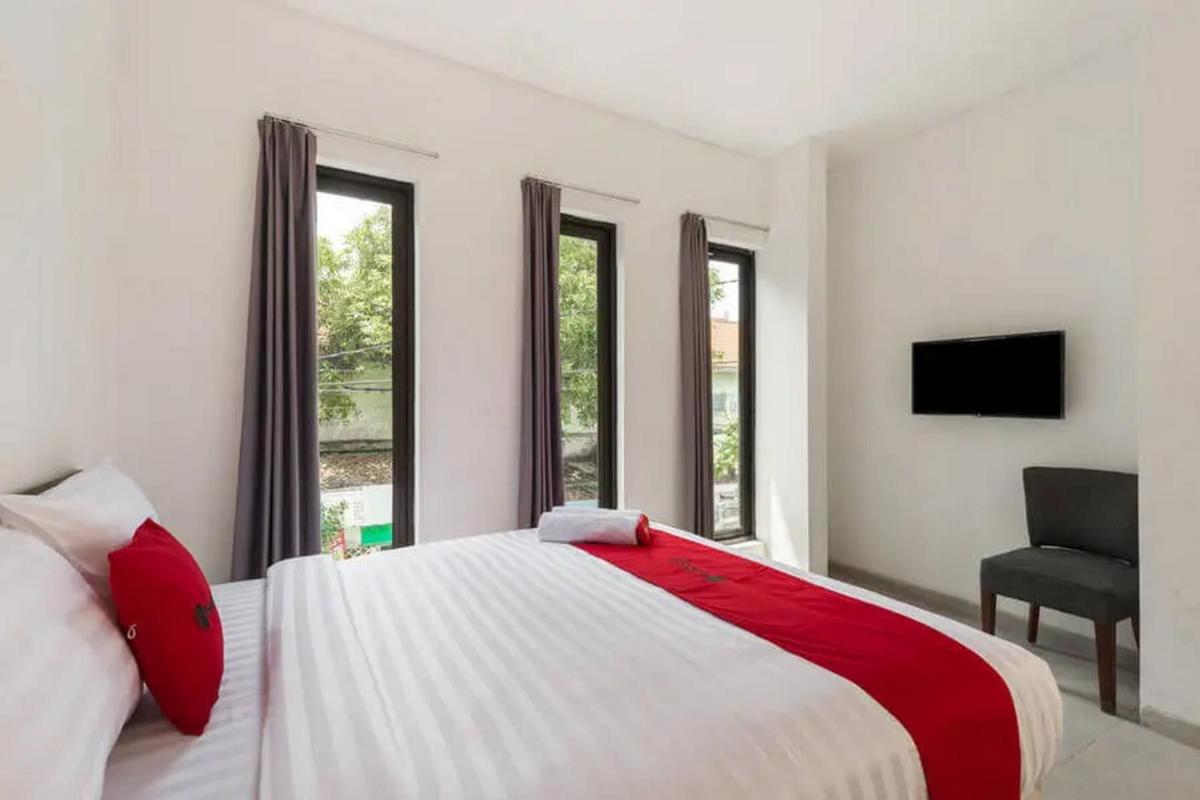 RedDoorz near Kaza Mall Surabaya - Housity