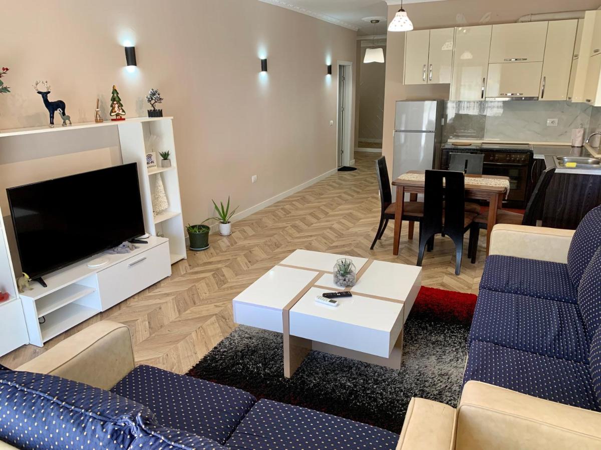 Palm apartament Tirana - Housity