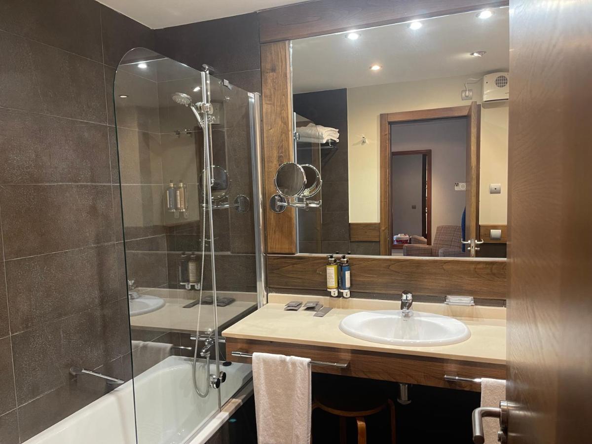 Un baño de Hosteria de Torazo Nature Hotel & Spa