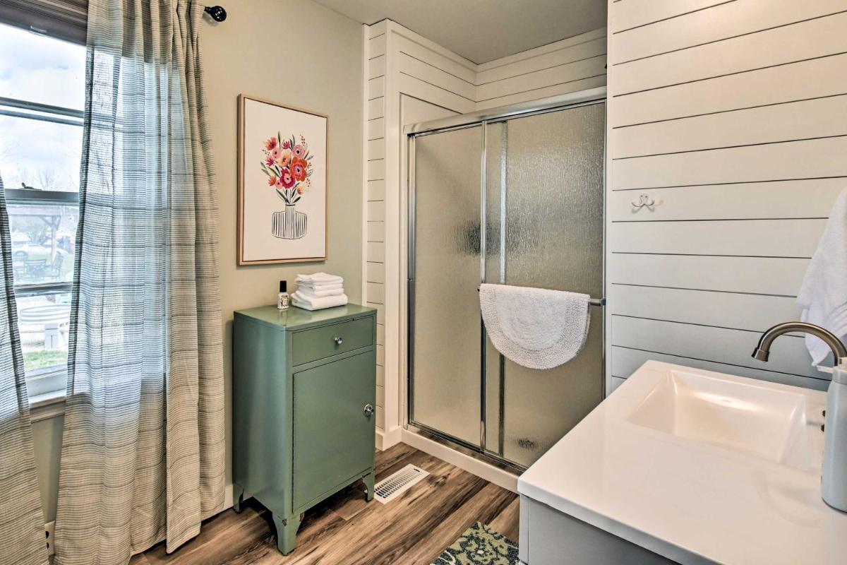 Charming Cave City Vacation Rental with Fire Pit! - Housity