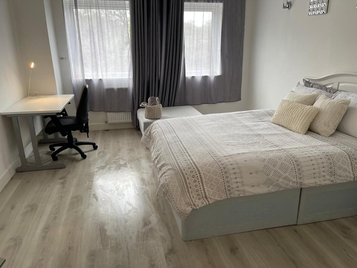 Luxury terraced house in Thamesmead - Housity