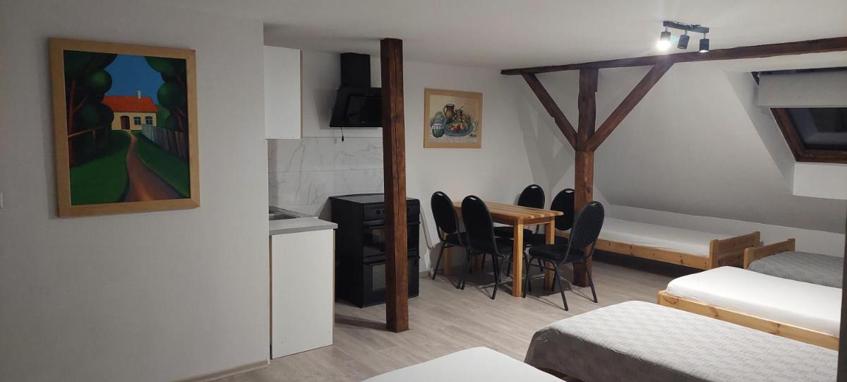 Gospoda Rycerska pod Grunwaldem - Housity