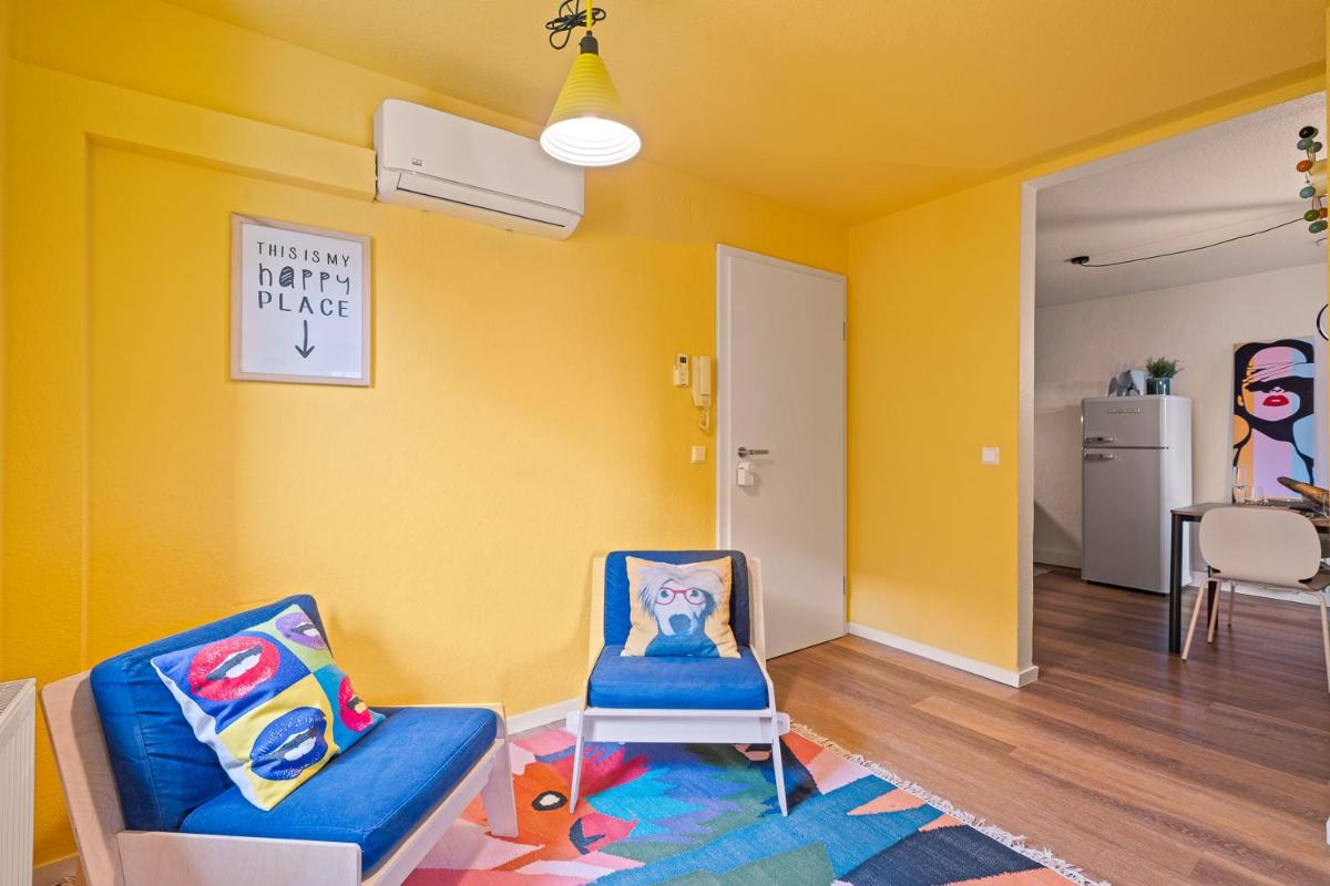 Farbenfrohe Altbauwohnung, TOP Ausstattung (Klima) - Housity