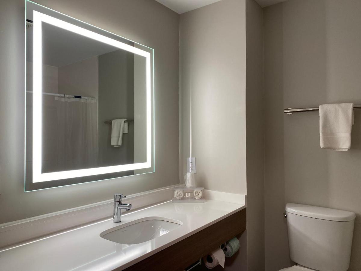 Holiday Inn Express Plymouth by IHG - Housity