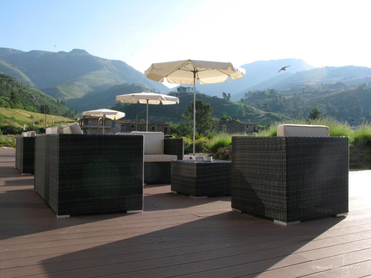 Uma vista geral da montanha ou uma vista da montanha a partir do hotel