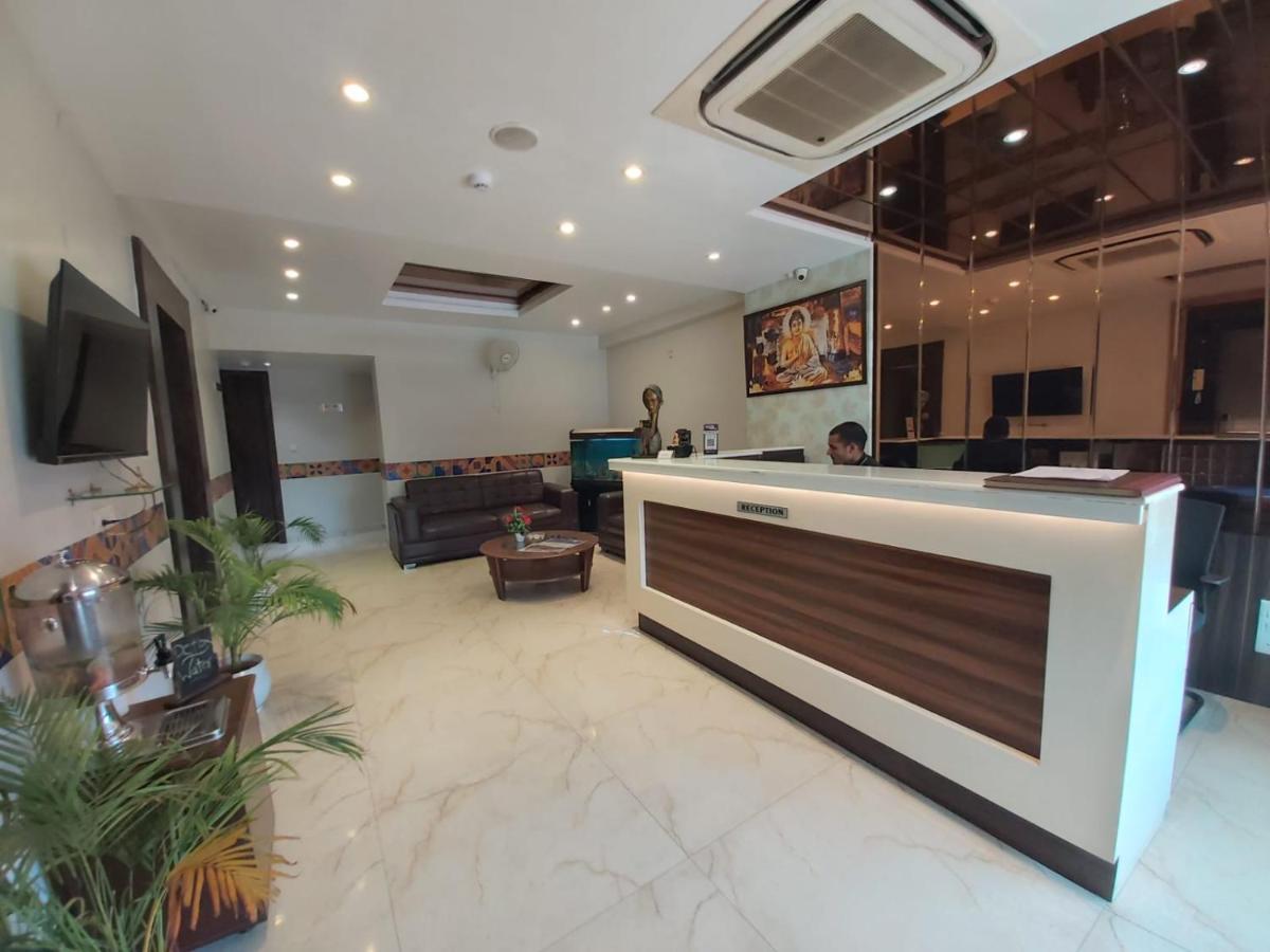 Hotel SS Grandeur - Housity