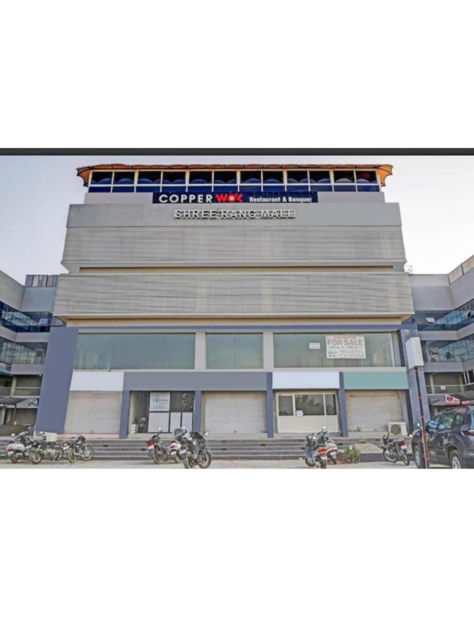 Suitetrails - Hotel Blue Moon, Gandhinagar