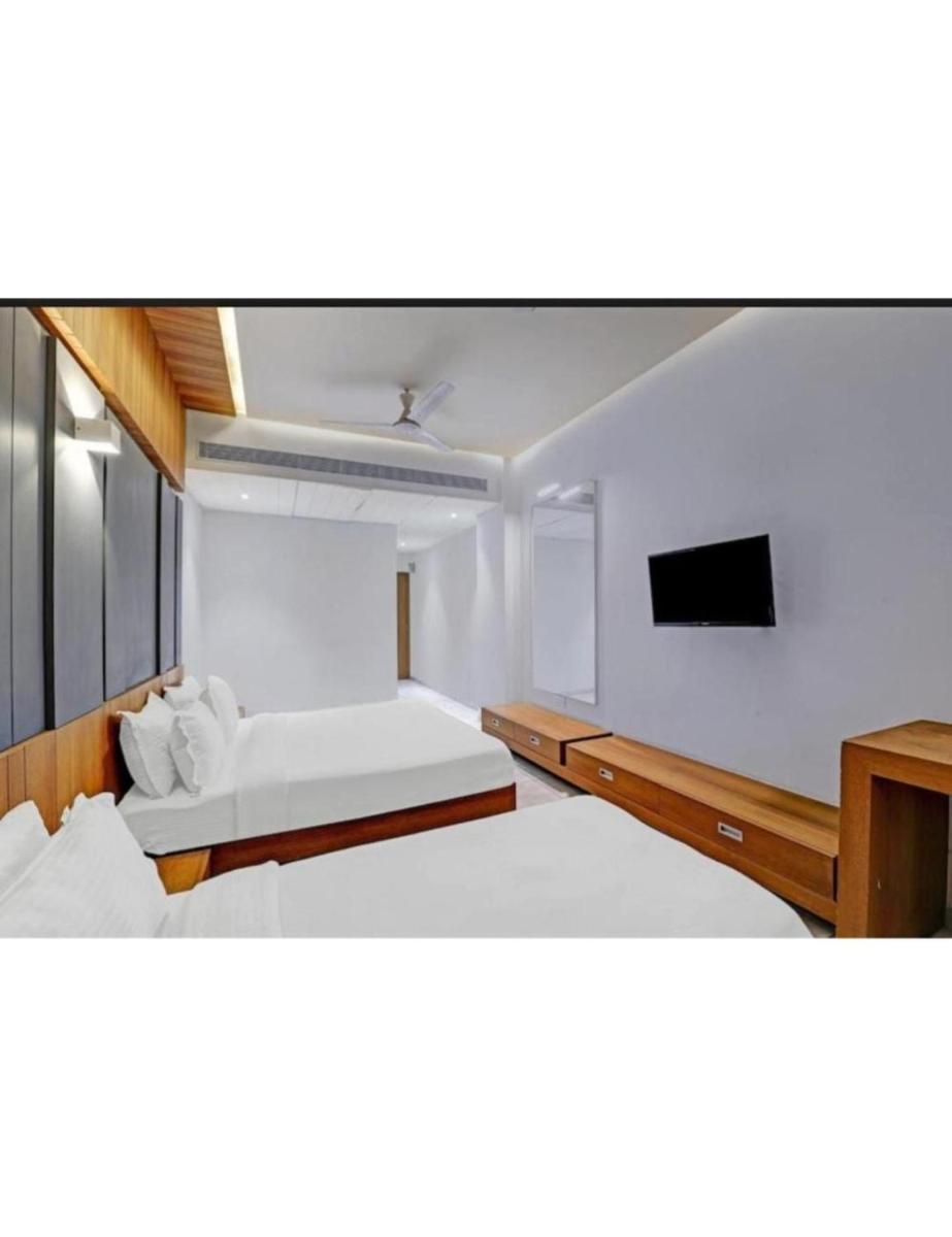 Suitetrails - Hotel Blue Moon, Gandhinagar