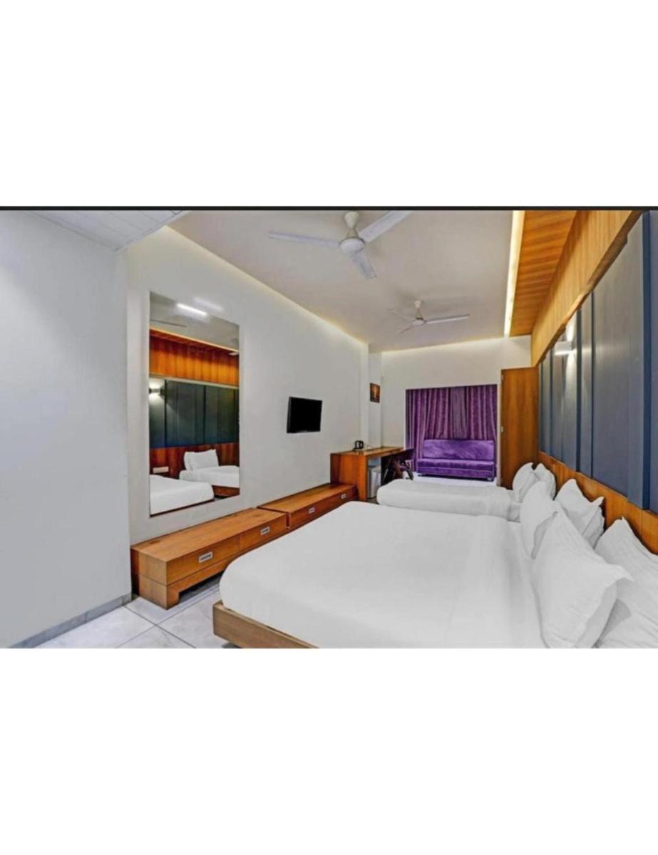 Suitetrails - Hotel Blue Moon, Gandhinagar
