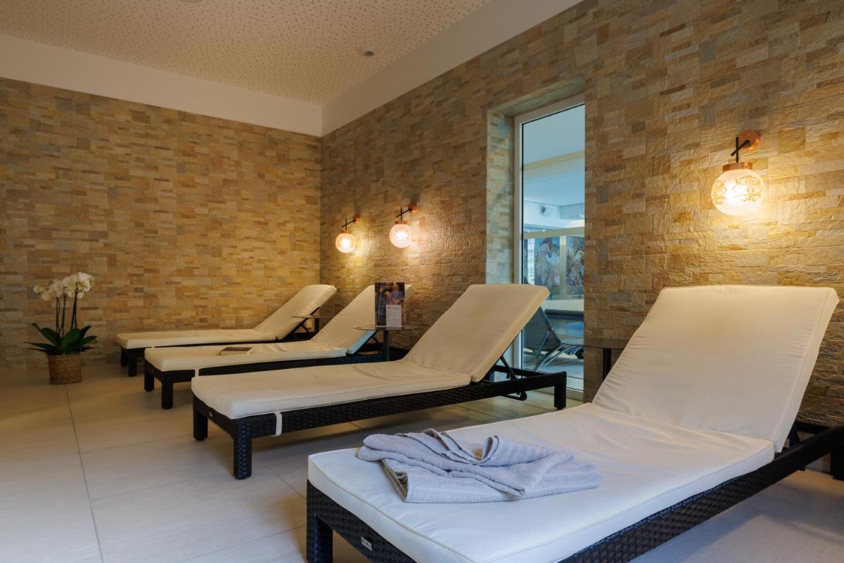 Coin salon dans l'établissement Hotel SPA Husseren Collections - Proche Colmar - Eguisheim