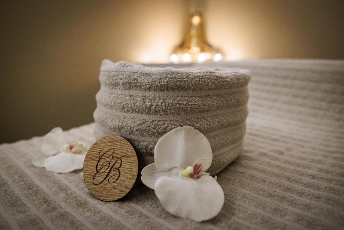 Un ou plusieurs lits dans un hébergement de l'établissement Hotel SPA Husseren Collections - Proche Colmar - Eguisheim