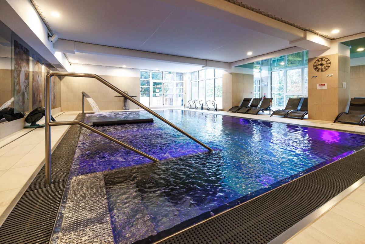 Piscine de l'établissement Hotel SPA Husseren Collections - Proche Colmar - Eguisheim ou située à proximité