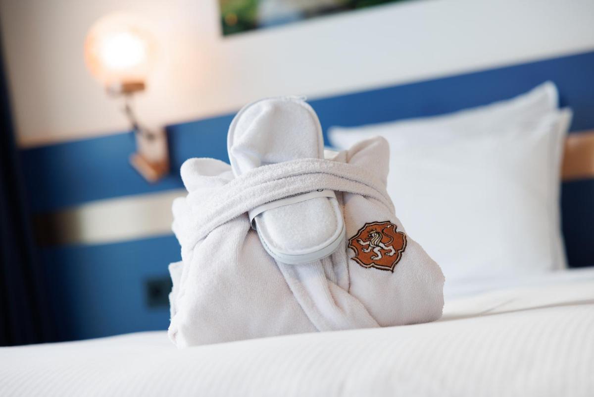 Un ou plusieurs lits dans un hébergement de l'établissement Hotel SPA Husseren Collections - Proche Colmar - Eguisheim