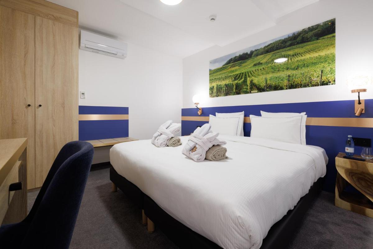 Un ou plusieurs lits dans un hébergement de l'établissement Hotel SPA Husseren Collections - Proche Colmar - Eguisheim