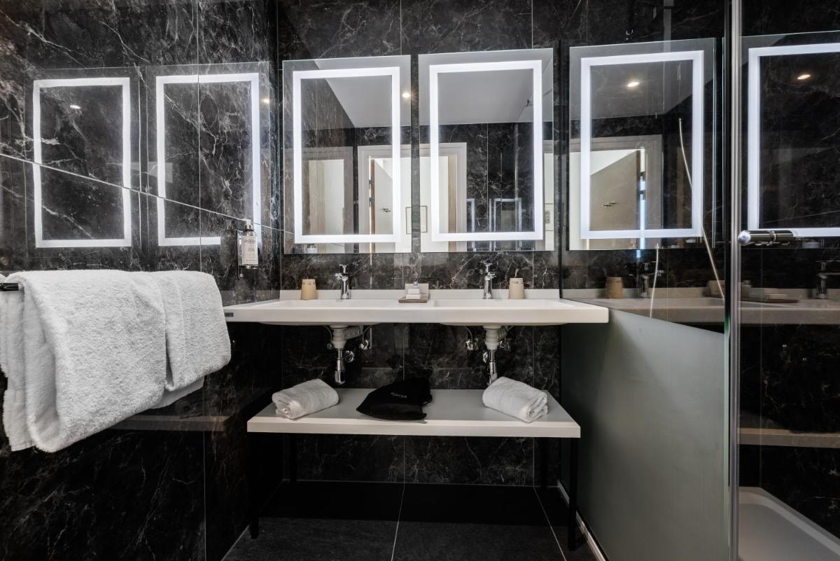 Salle de bains dans l'établissement Hotel SPA Husseren Collections - Proche Colmar - Eguisheim