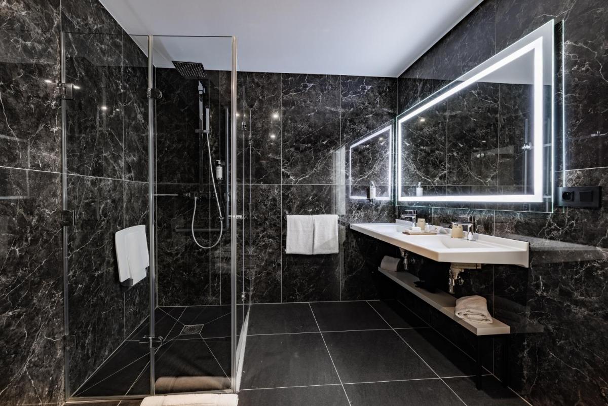 Salle de bains dans l'établissement Hotel SPA Husseren Collections - Proche Colmar - Eguisheim