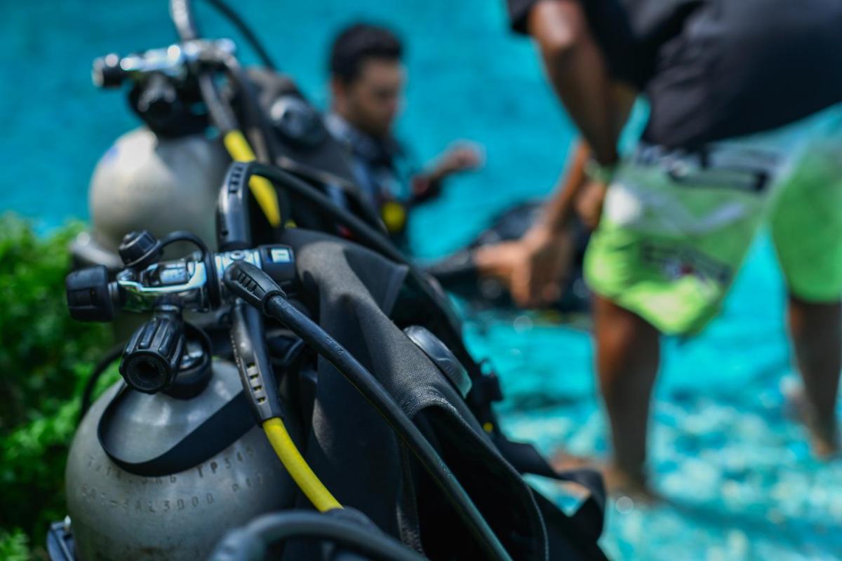 a group of people swimming in a pool at Holiday Inn Goa Candolim in Candolim a group of people swimming in a pool at Holiday Inn Goa Candolim in Candolim