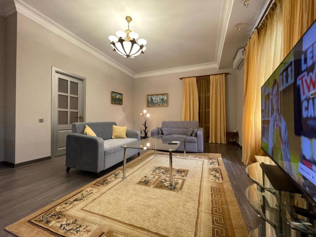 Suitetrails - Old City apartment