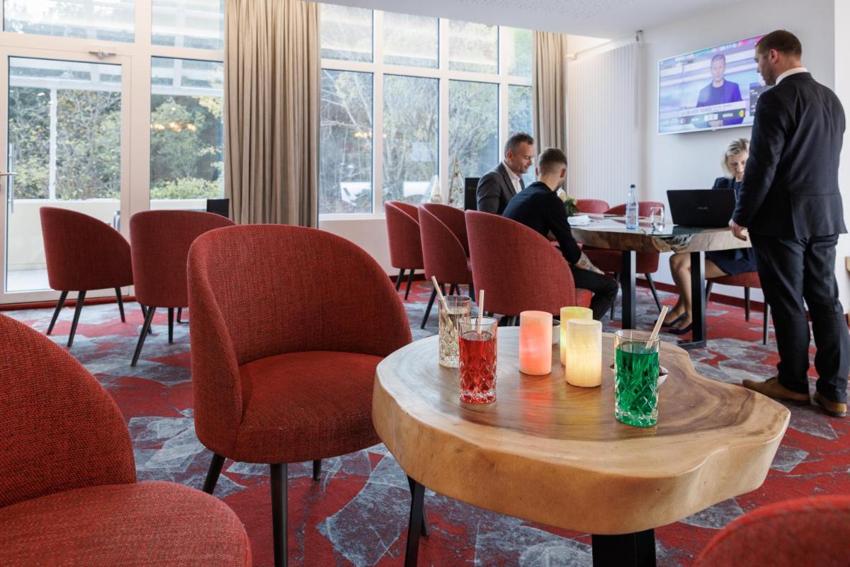 Télévision ou salle de divertissement dans l'établissement Hotel SPA Husseren Collections - Proche Colmar - Eguisheim