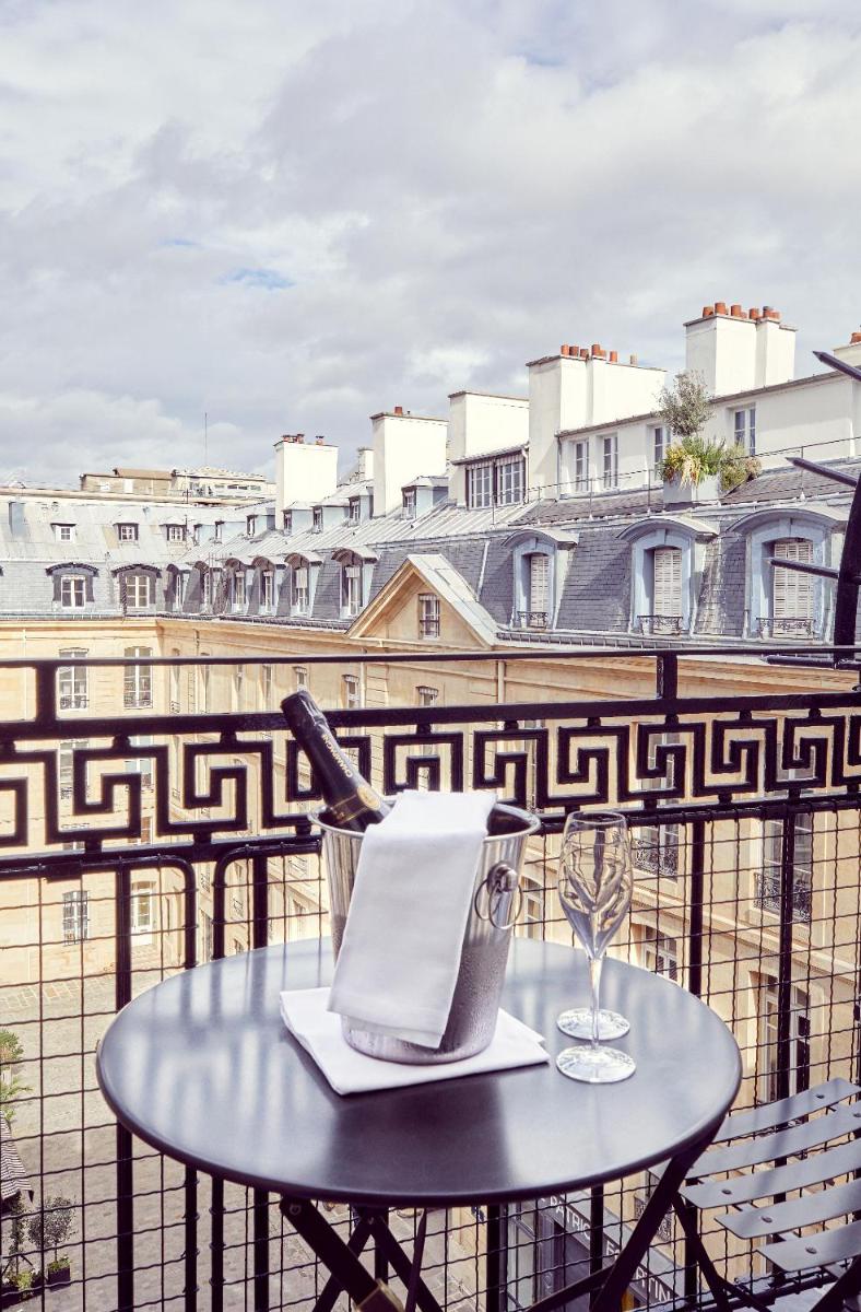Balcon ou terrasse dans l'établissement Grand Hôtel Du Palais Royal
