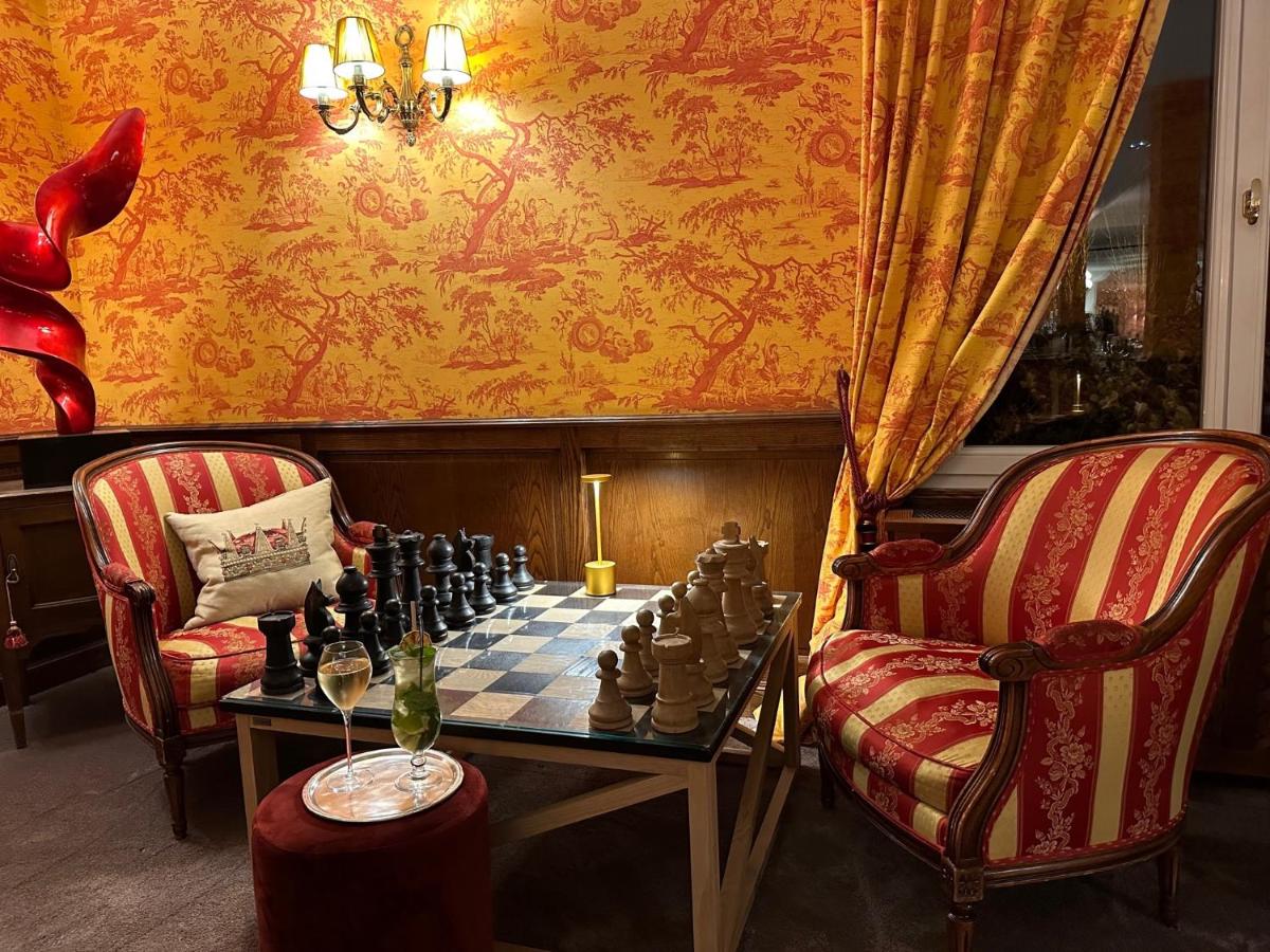 Coin salon dans l'établissement Le Manoir De La Poterie & Spa