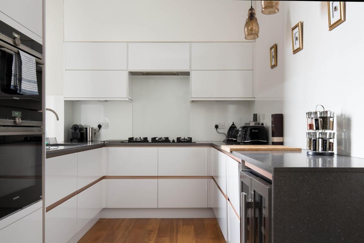 Magnificent Georgian 3-Bedroom Apartment in New Town - Housity