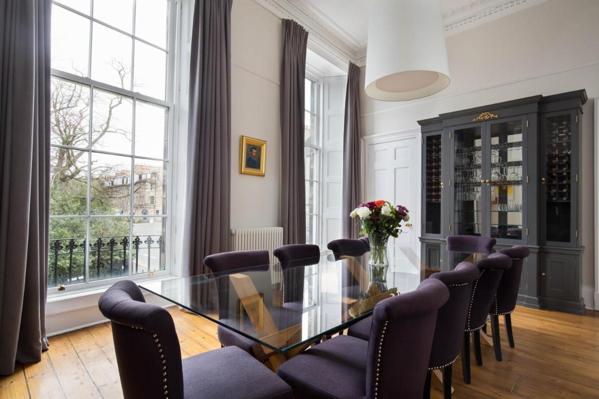 Magnificent Georgian 3-Bedroom Apartment in New Town - Housity