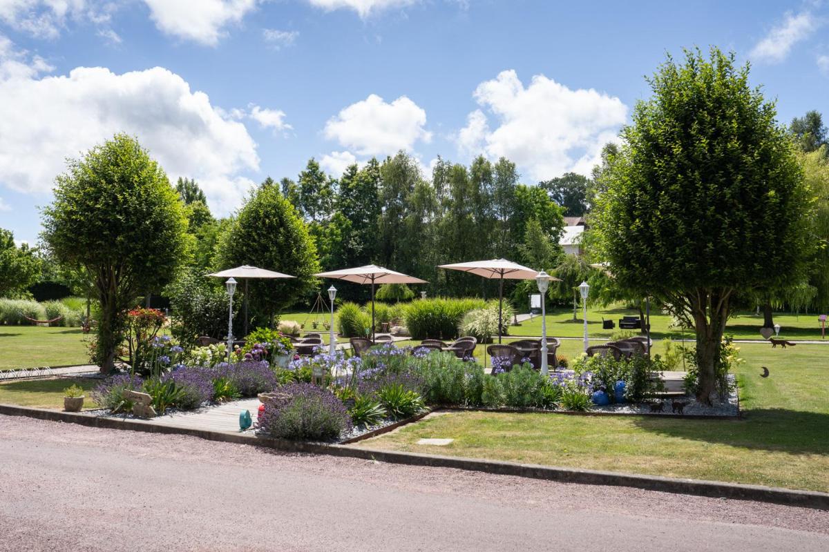Jardin de l'établissement Le Manoir De La Poterie & Spa