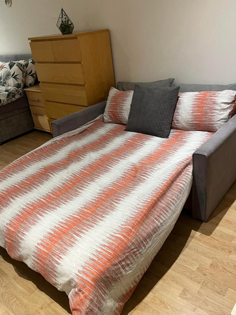 Large Room and Private Bathroom - Housity