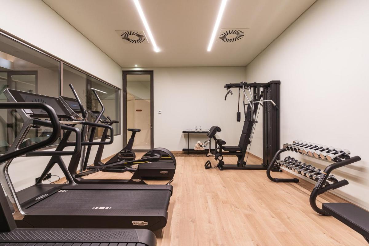O centro de fitness e/ou as comodidades de fitness de LUSTER Hotel