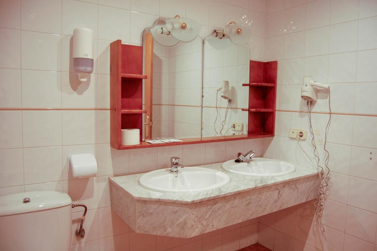 Hotel El Gamo - Housity