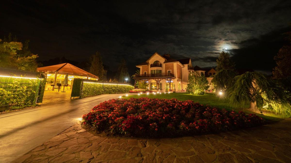 Jardín al aire libre en Gran Hotel Balneario De Puente Viesgo