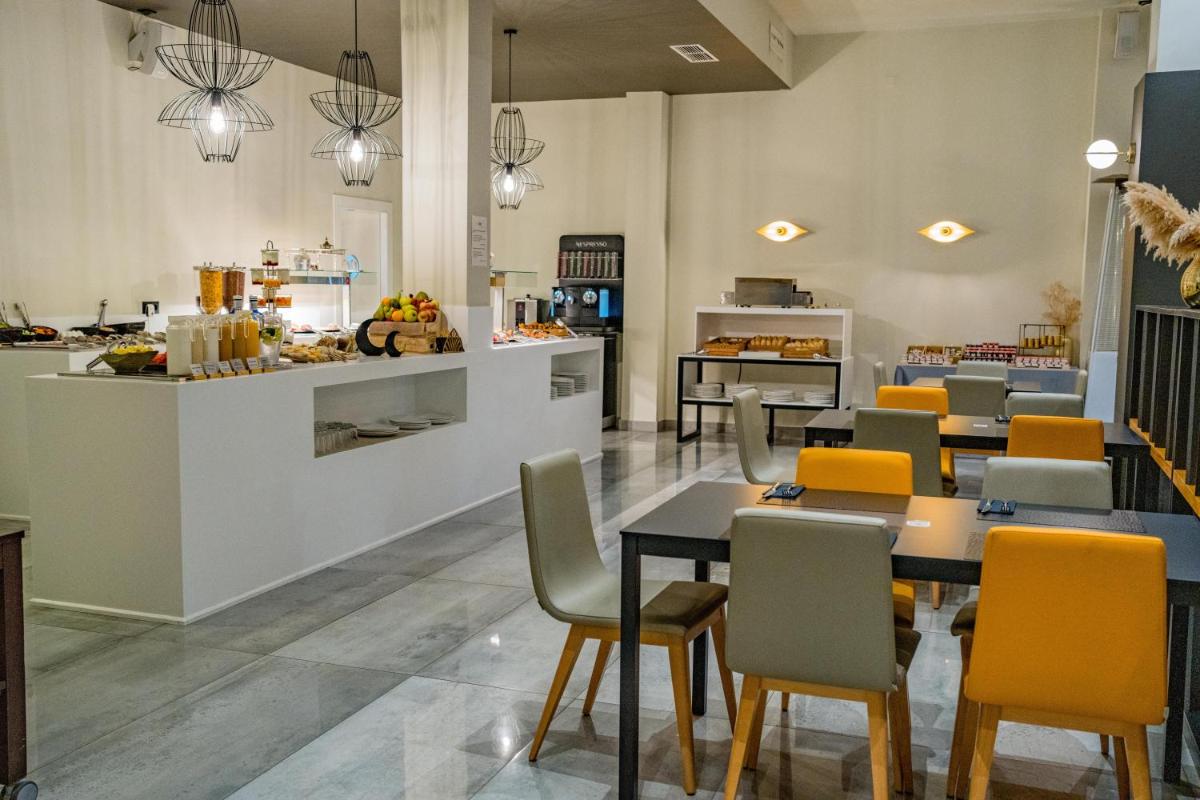 Una cocina o zona de cocina en Moon Hotel & SPA.