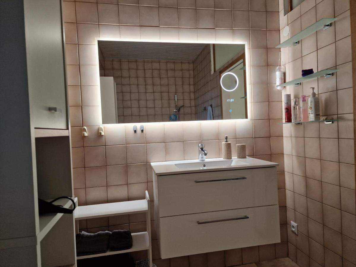 V Zahradě - Stylový apartmán s velkou terasou - Housity
