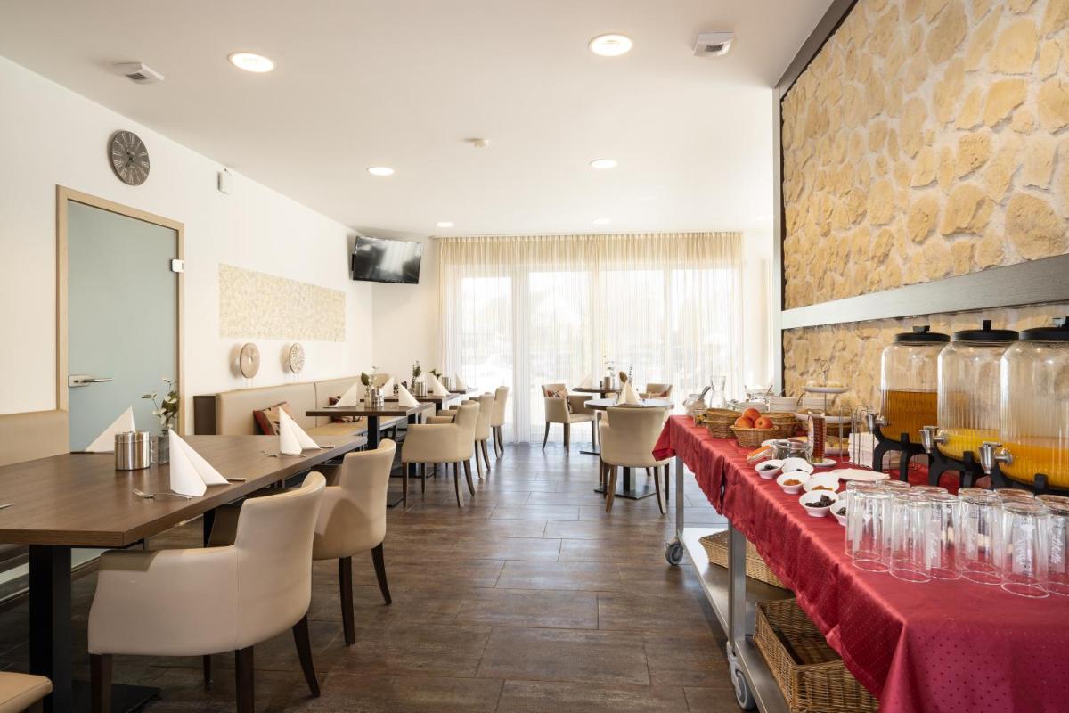 Hotel Drei Rosen - Housity
