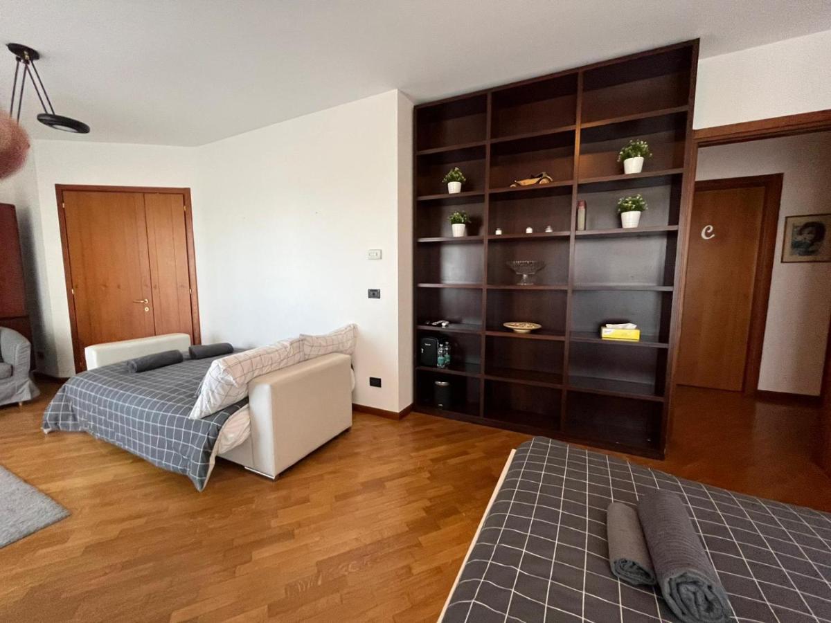 BedandBreakfast Eni Torri Lombarde San Donato BBqueen - Housity