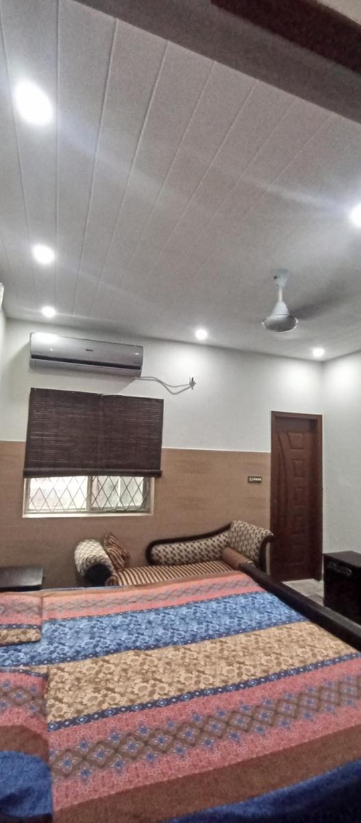 Independent funmrnished room near emporiu - Housity