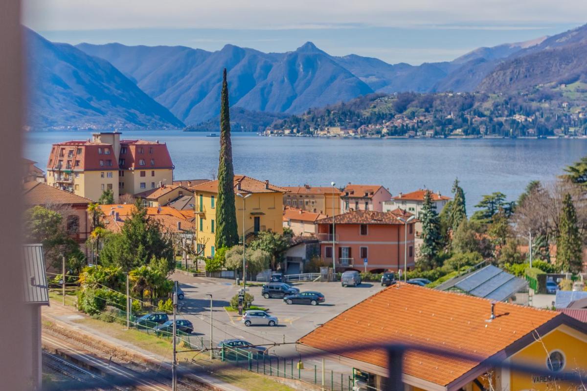 Flower House with Lake View by Wonderful Italy - Hizvo