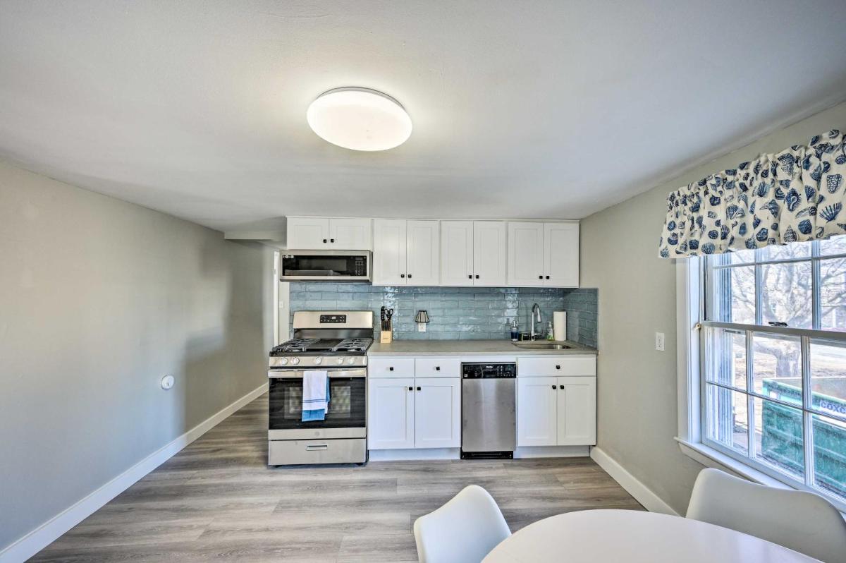 Lovely Rockport Apartment, Walk to Beaches! - Housity