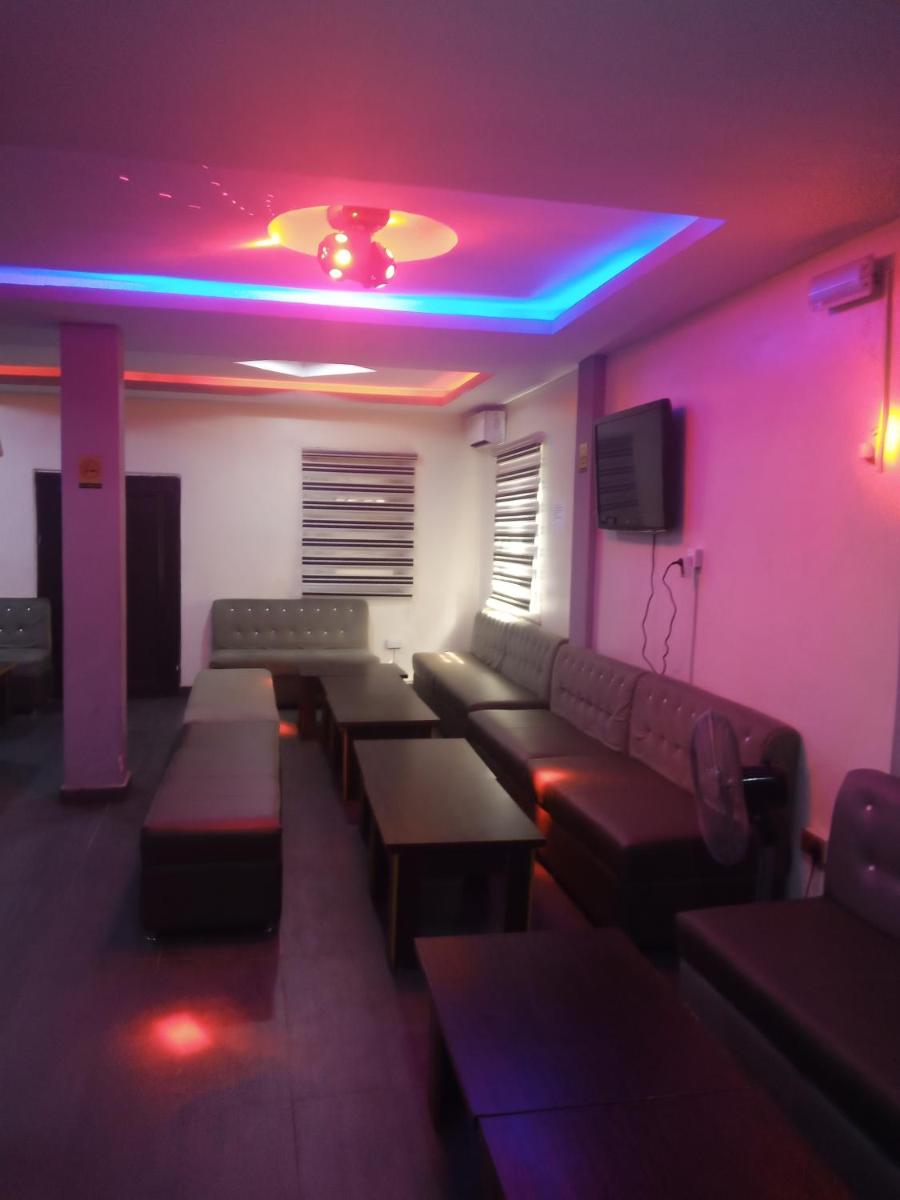 Chivirock Executive Suites - Housity
