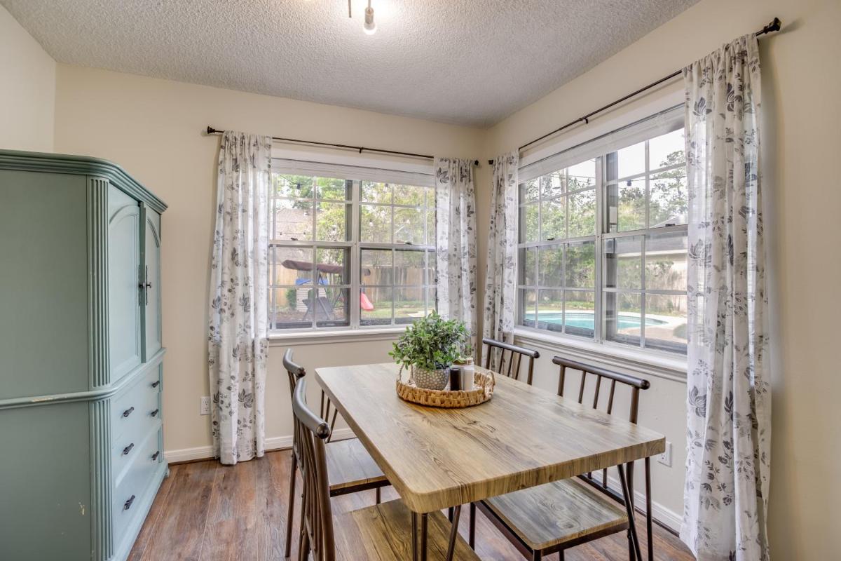 Spacious Houston Vacation Rental with Home Office - Housity