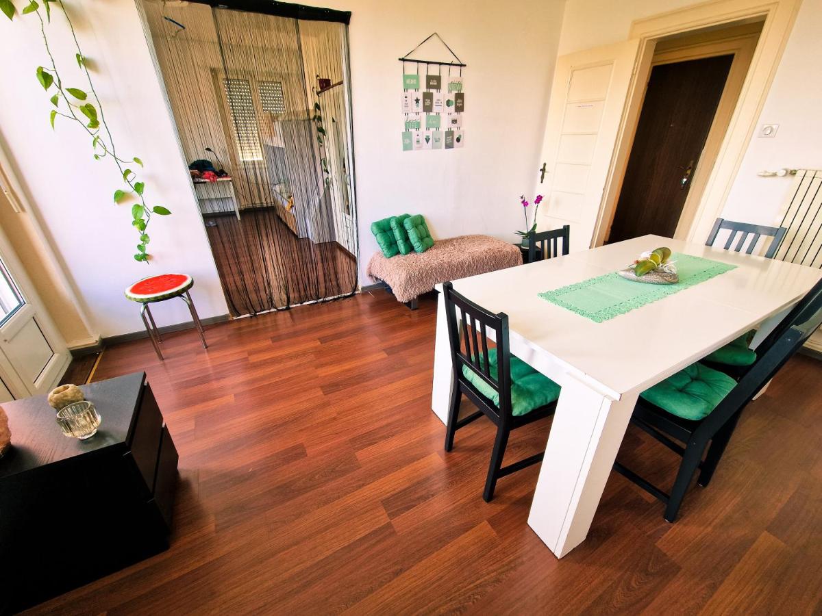 Beautiful Aparment next to the border 4 room - Housity