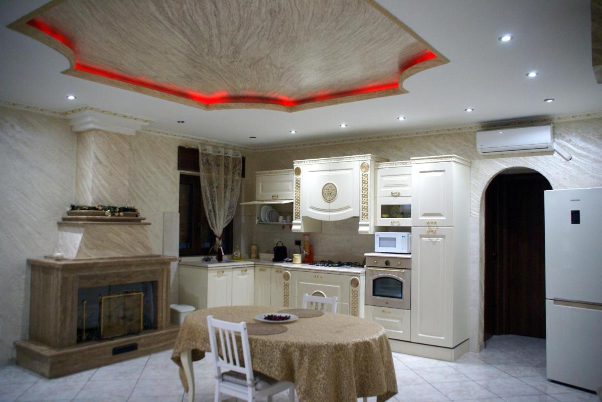 Gold luxury suite home roma - Housity