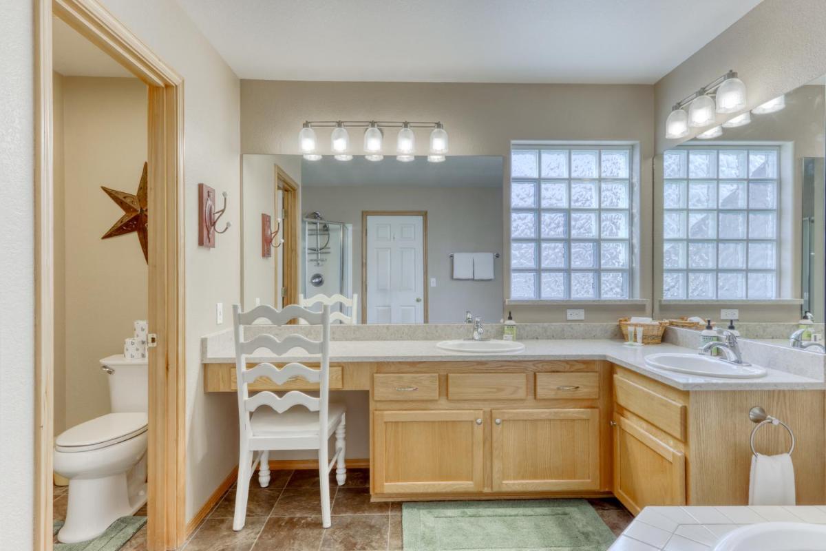 Eagle Crest Hole in One - Housity