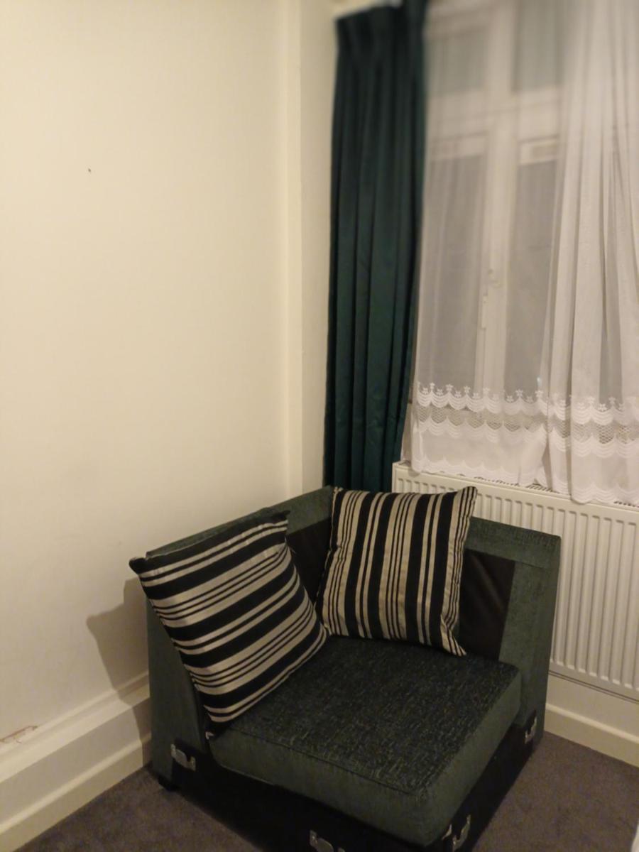 Women only room - Housity