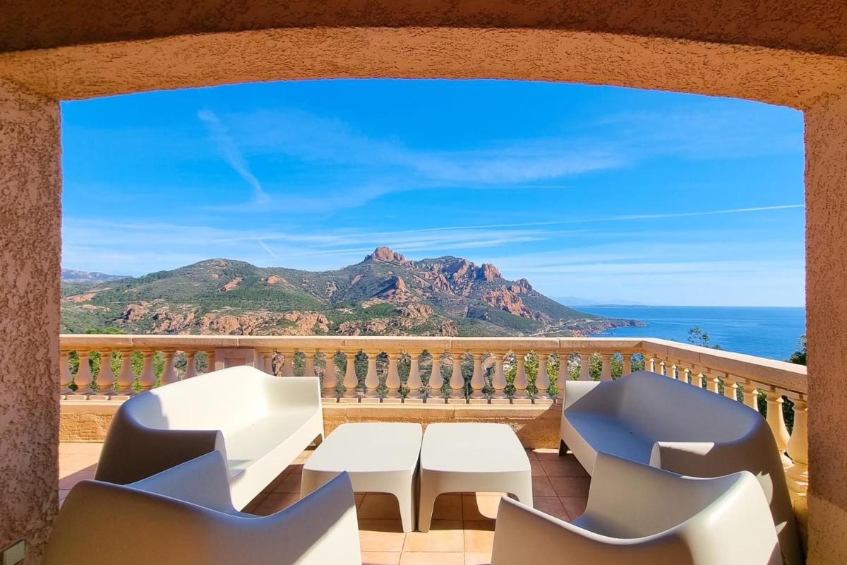 Villa for 14 people with private pool and Sea view - Housity