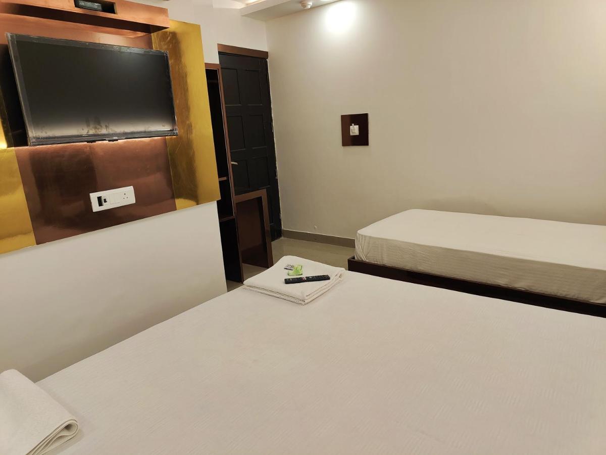Hotel Apple Villa - New Delhi - Housity