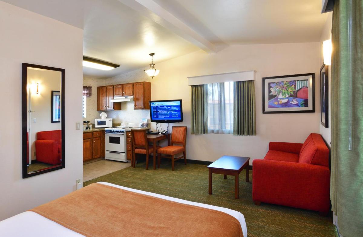 Lamplighter Inn & Suites at SDSU - Housity