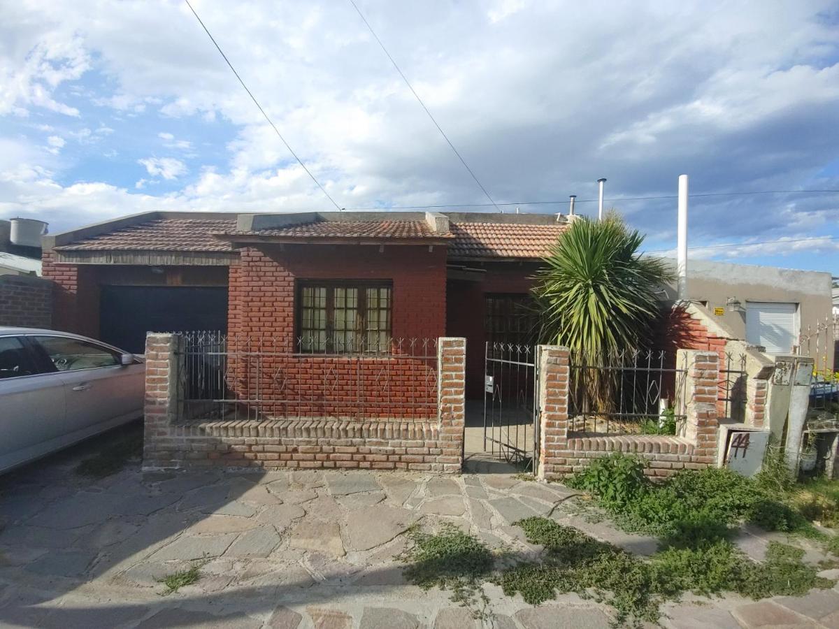 Casa familiar Rawson - Housity