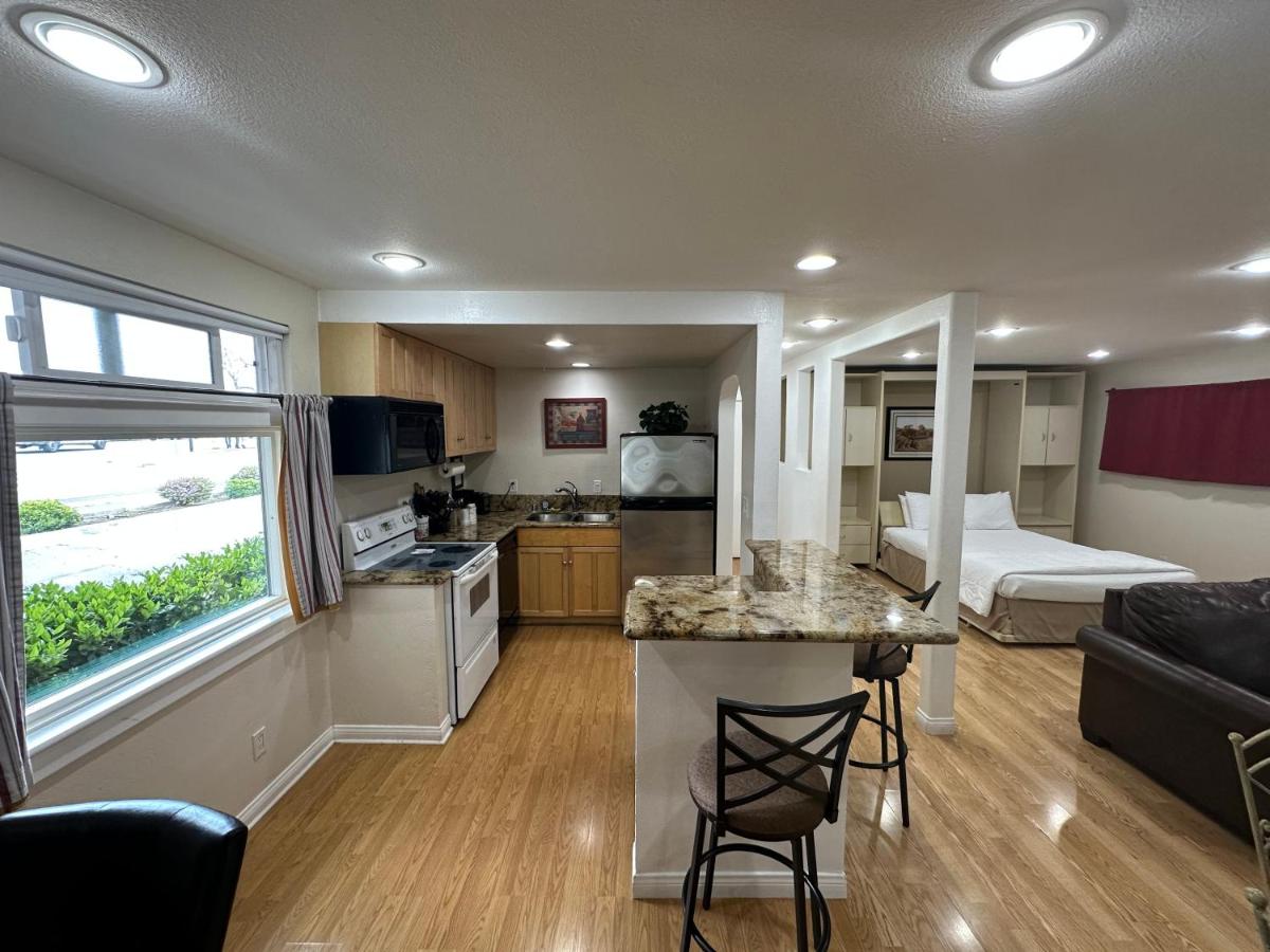 King Frederik Inn - Housity